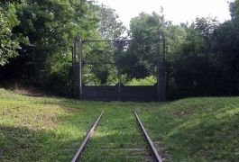 Il cancello di Mussolini fra treni, frontiere e malocchio