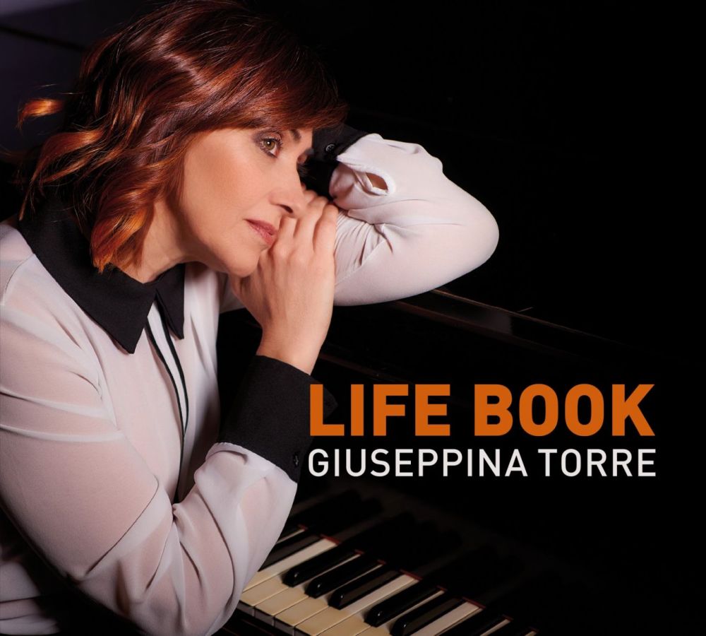 Da oggi è online il video di "NEVER LOOK BACK", composizione estratta da "LIFE BOOK", il nuovo album della pianista e compositrice siciliana GIUSEPPINA TORRE!