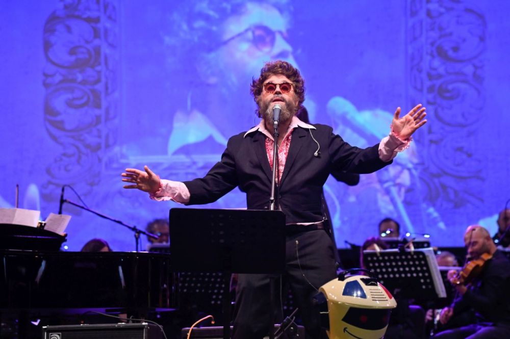 ALAN FRIEDMAN e FRANCESCA MASIERO dialogano moderati da PAOLO CONTI, segue il concerto di EXTRALISCIO con DAVIDE TOFFOLO, al Cinelux Livigno di Livigno (Sondrio) per LA MILANESIANA