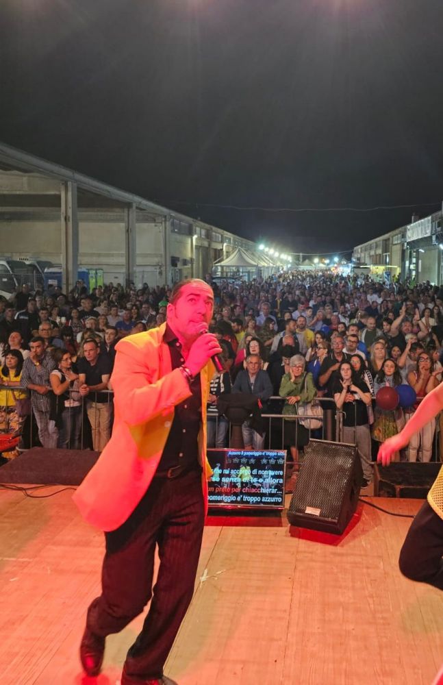 Folla per lo show di Sasà che clona Fiorello anche a Trapani