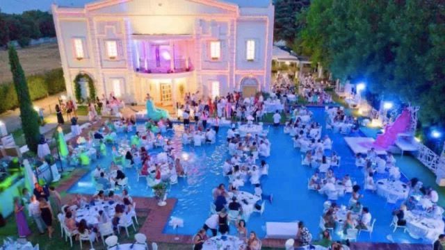 White Dinner Water Show, con Ylenia e Rajae